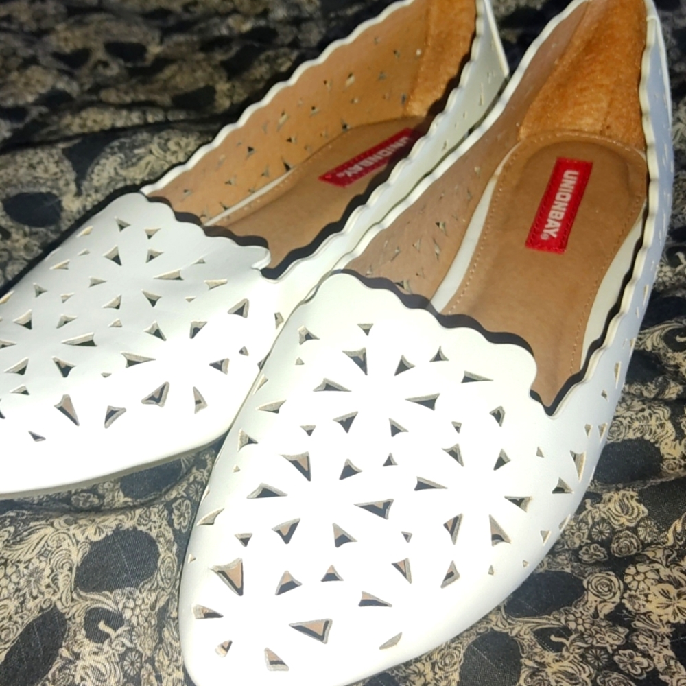 Union Bay Size 8 Flats White